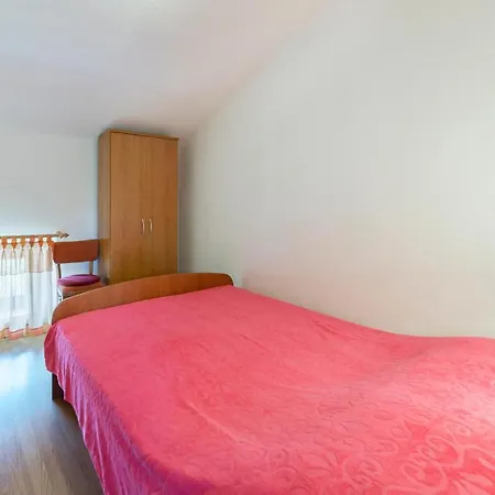 Nice In W/ 2 Bedrooms