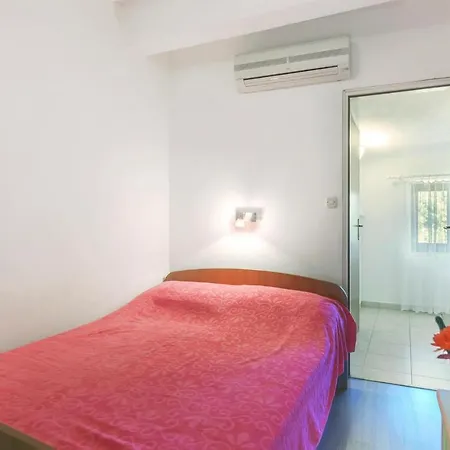 شقة Nice In W/ 2 Bedrooms Nedeščina