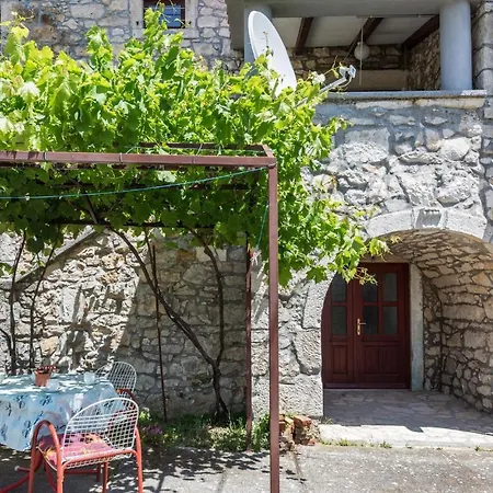 Nice In W/ 2 Bedrooms *