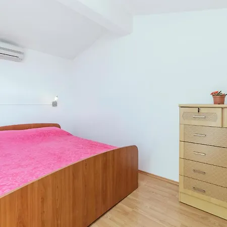 Nice In W/ 2 Bedrooms *